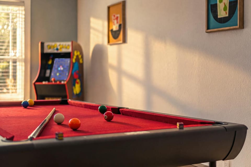 Hot-tub, GameRoom & BBQ by Lackland - SeaWorld House in San Antonio