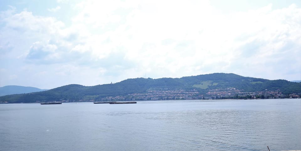 Restaurant/places to eat, Balcony/Terrace, Lake view
