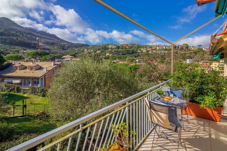 Balcony/Terrace, Mountain view