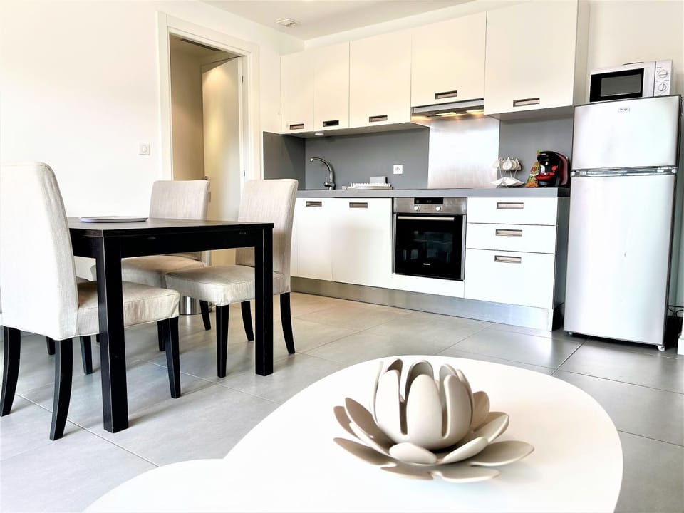 Dining area, Communal kitchen