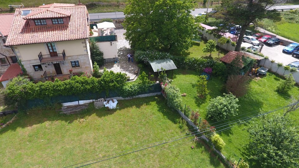 Property building, Spring, Day, Neighbourhood, Natural landscape, Bird's eye view, Garden, Garden view, Street view, Location, Parking