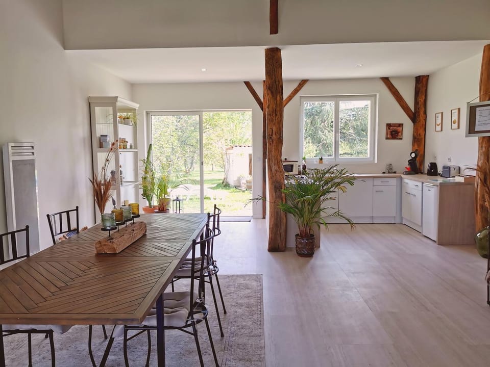Dining area, Internal: Not applicable to any particular room
