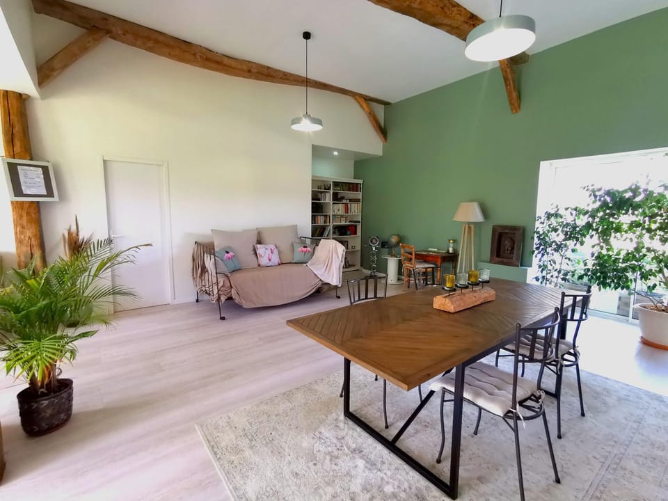 Seating area, Meeting/conference room, Internal: Not applicable to any particular room