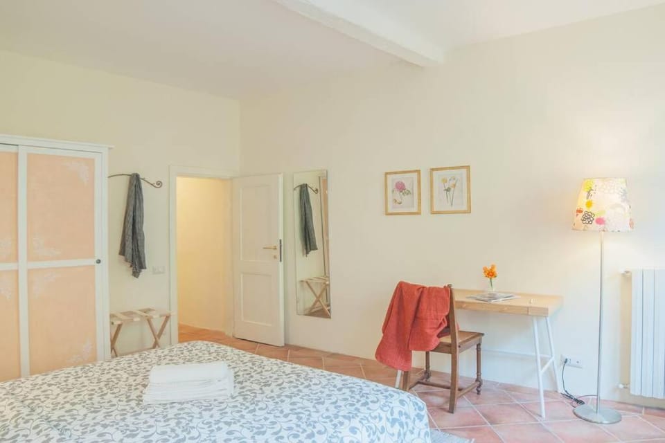 Cozy Macci flat 4 people near Santa Croce Square Apartment in Florence