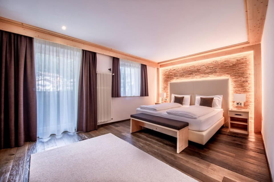 Bed, Photo of the whole room, Decorative detail, Bedroom