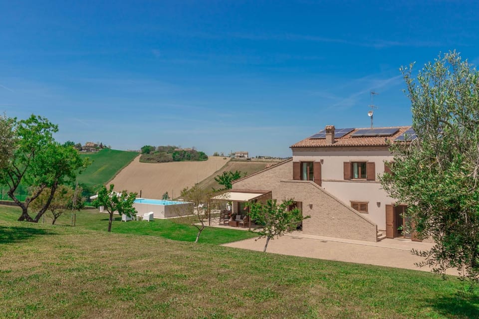 Italian Experience-Villa Clair Villa in Marche