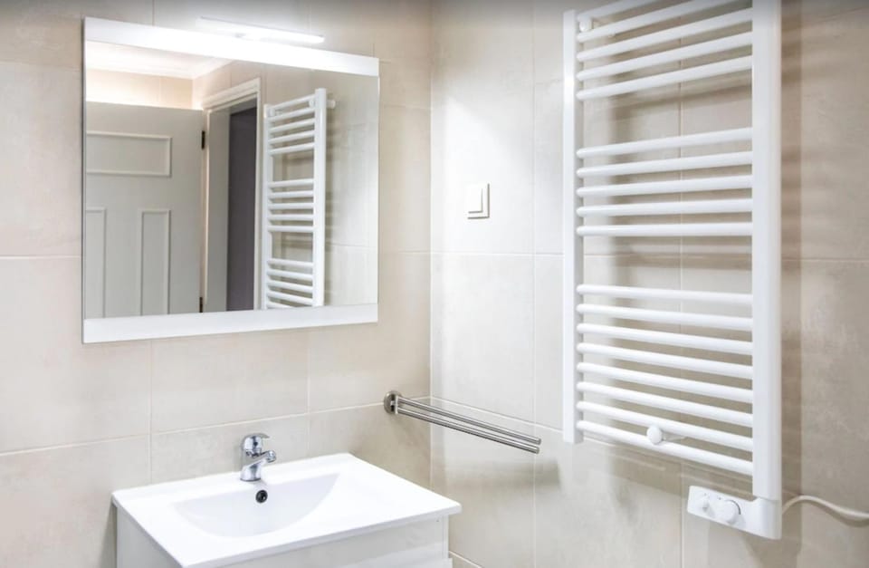 Bathroom, Living room