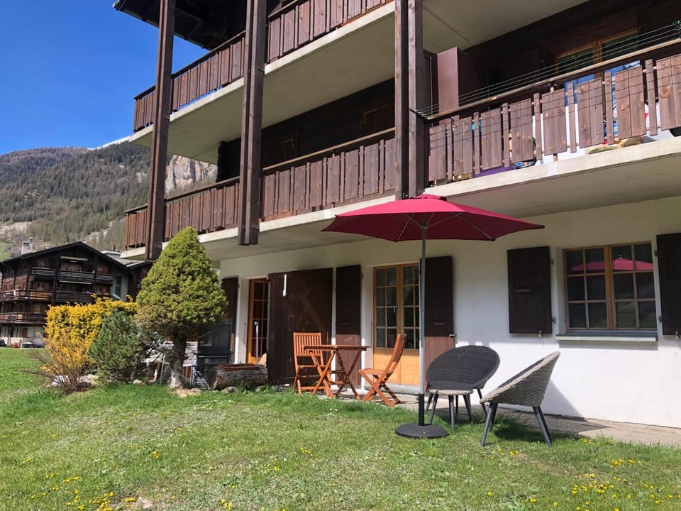 Le Cerf, magnifique studio avec jardin-terrasse et garage Apartment in Canton of Valais
