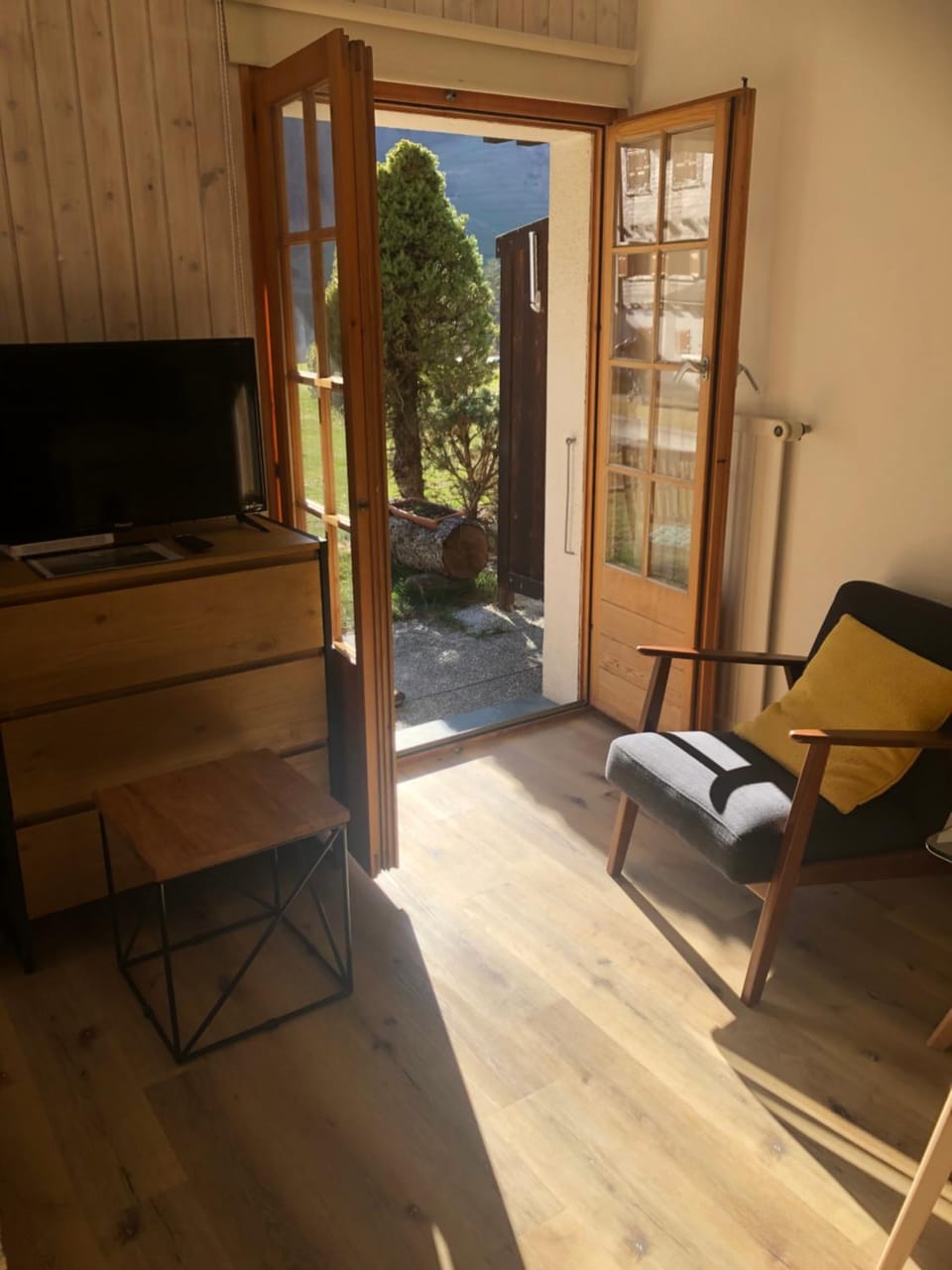 Le Cerf, magnifique studio avec jardin-terrasse et garage Apartment in Canton of Valais