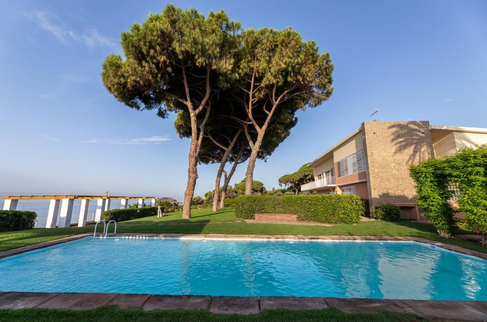Property building, Garden, Garden view, Garden view, Sea view, Swimming pool