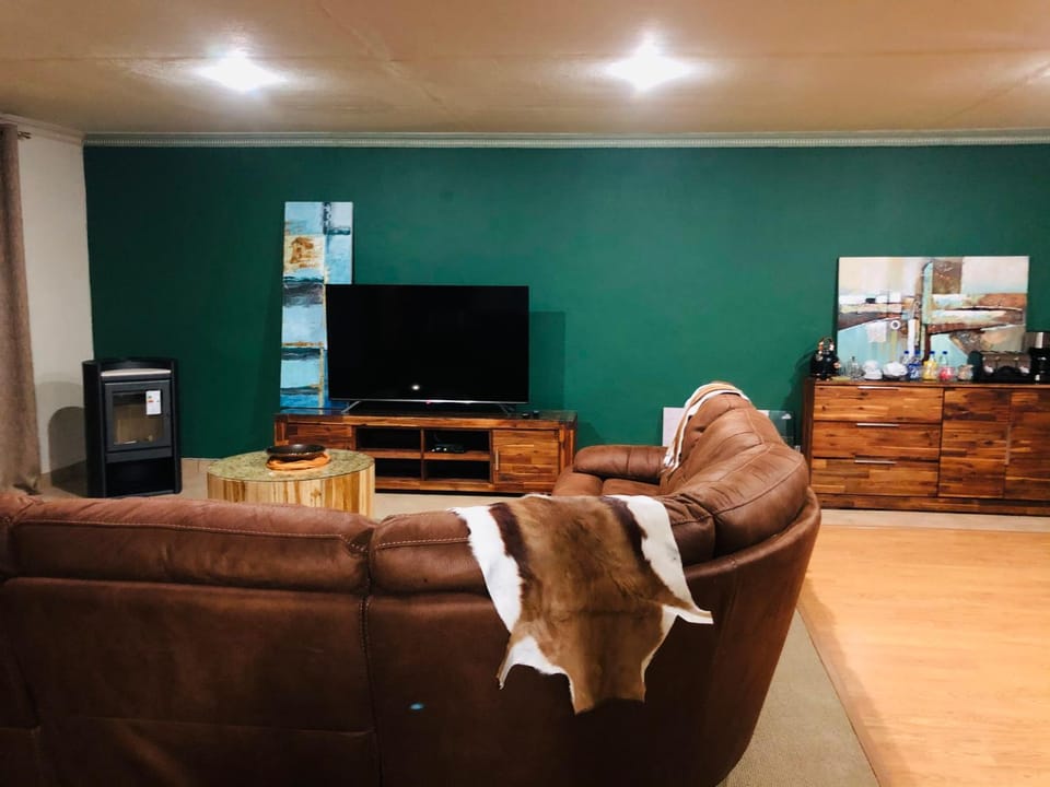 Communal lounge/ TV room, TV and multimedia