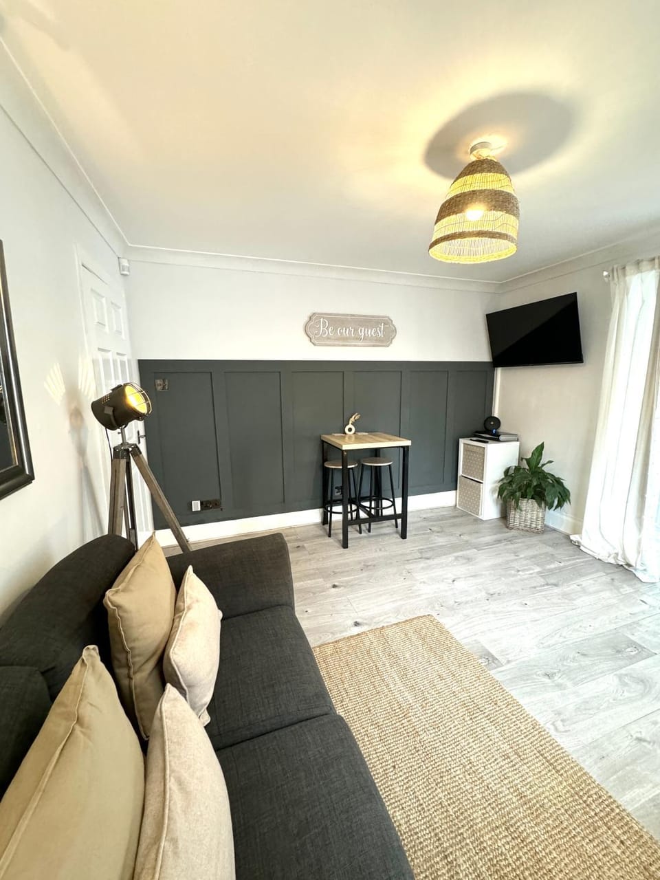 Chester's - Central Chester Stays - City Walls - Private Garden Overlooking River Dee Apartment in Chester