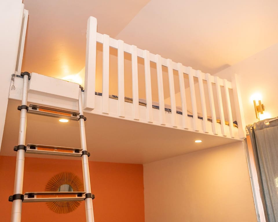 Photo of the whole room, Bedroom, bunk bed