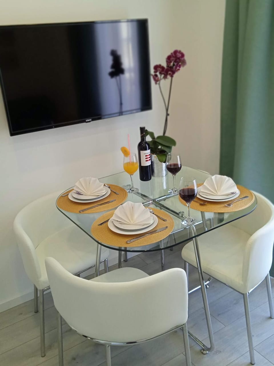 TV and multimedia, Dining area