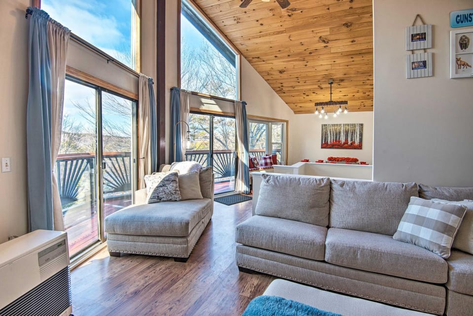 Pet-Friendly Gilford Home by Gunstock Ski Mountain House in Gilford