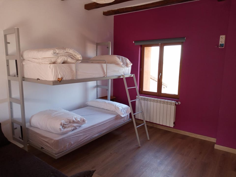 Photo of the whole room, bunk bed