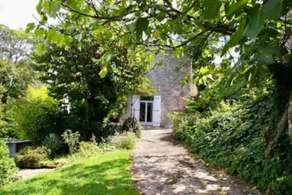 Facade/entrance, Garden