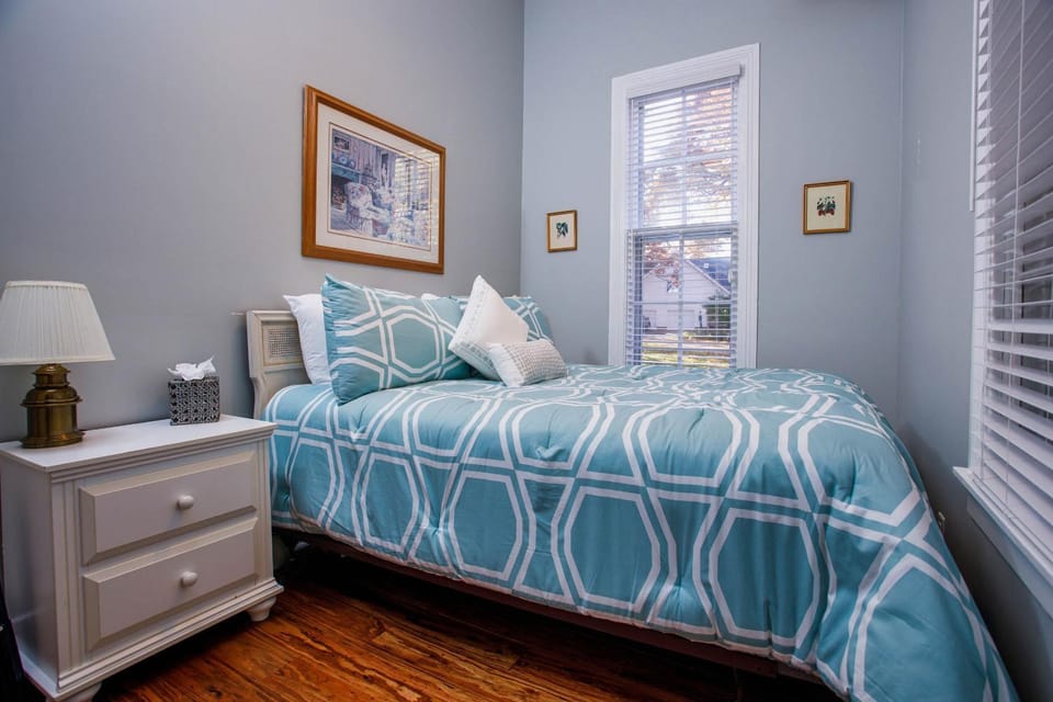 Cottage Bed and Breakfast in Green Lake