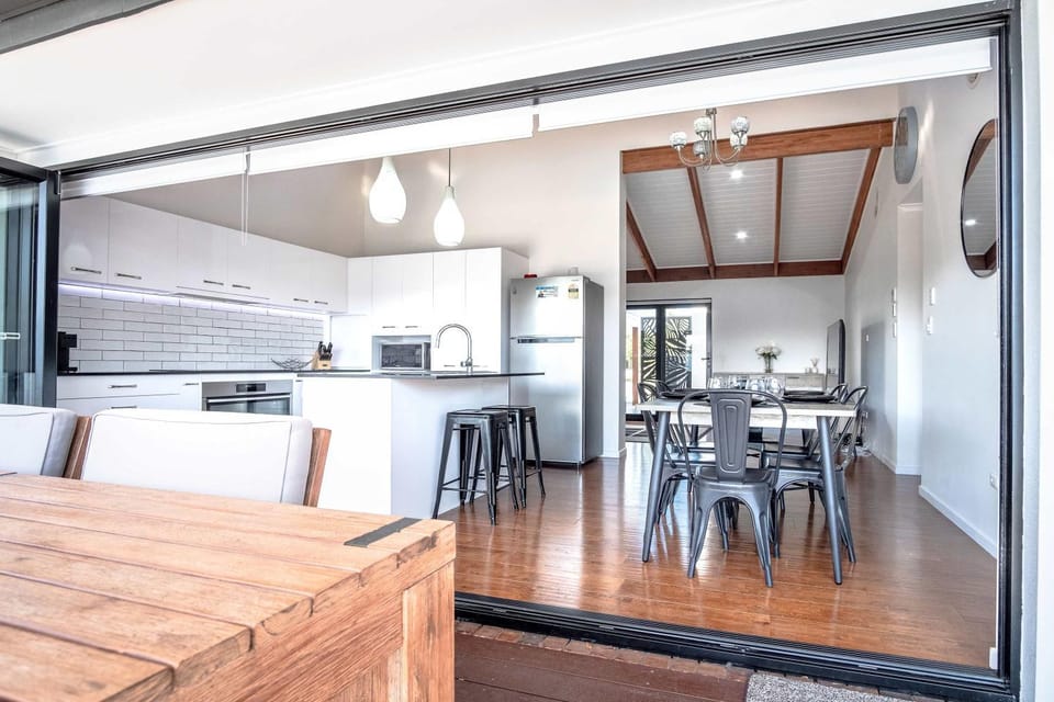 Kitchen or kitchenette, Living room, Dining area