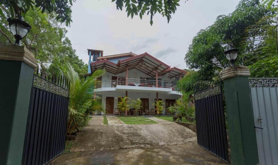 Rekawa Village Inn Hotel in Southern Province