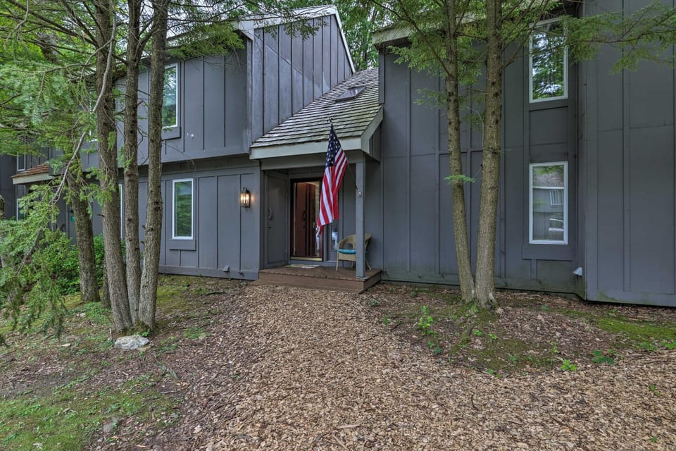 Quiet Mountain Retreat | Lake Harmony | Fireplace House in Kidder Township