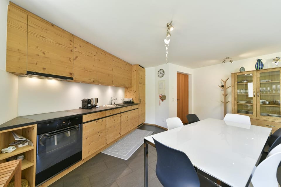 Engadina Chesa Gluna - Madulain Apartment in Canton of Grisons