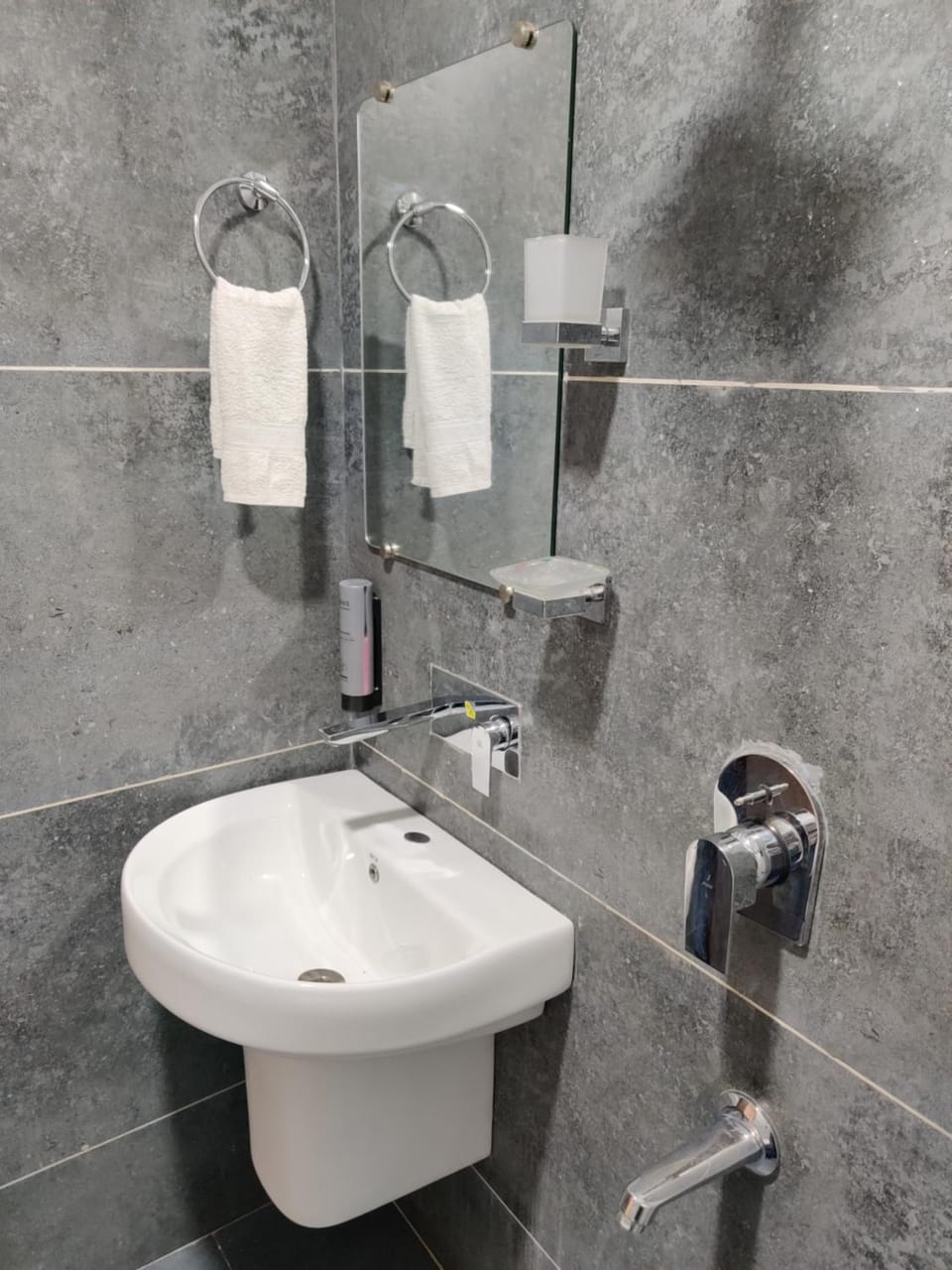 Toilet, Bathroom, towels