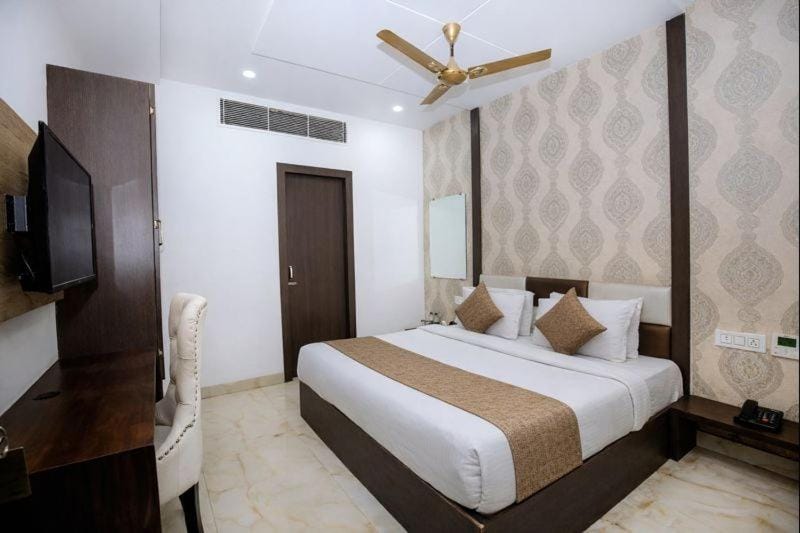 Communal lounge/ TV room, Bed, Photo of the whole room, Bedroom, air conditioner