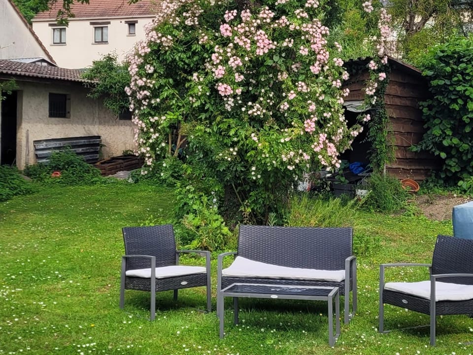 Le Soleil Couchant/Chambre d'hôtes Bed and Breakfast in Wallonia, Belgium