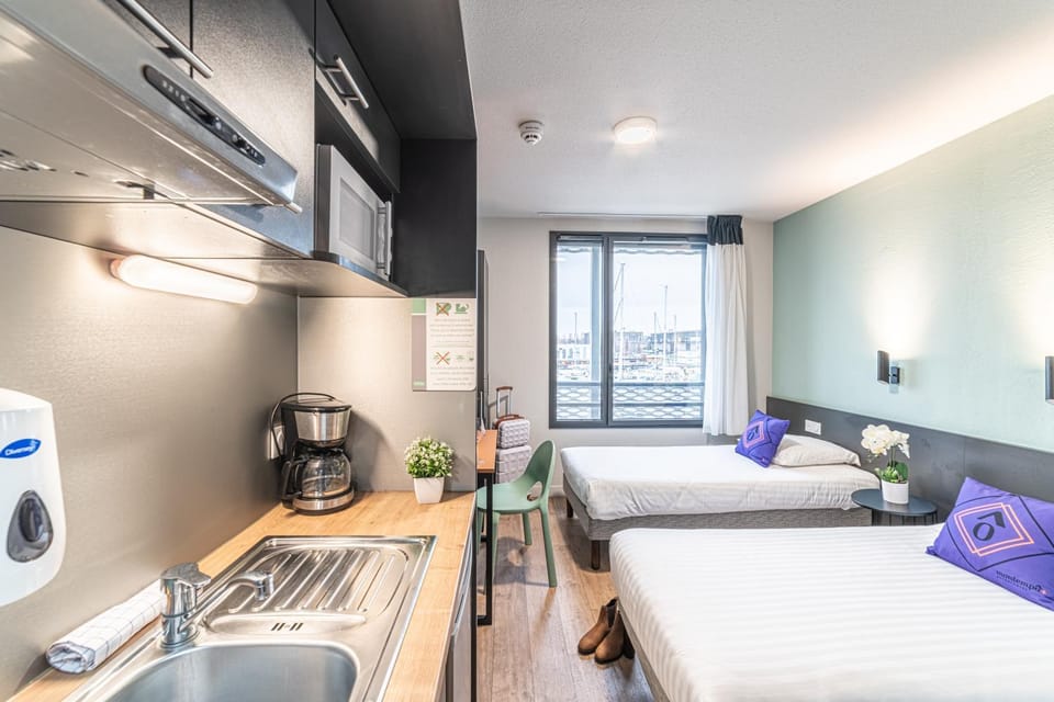Bed, Kitchen or kitchenette, Photo of the whole room, Bedroom, minibar