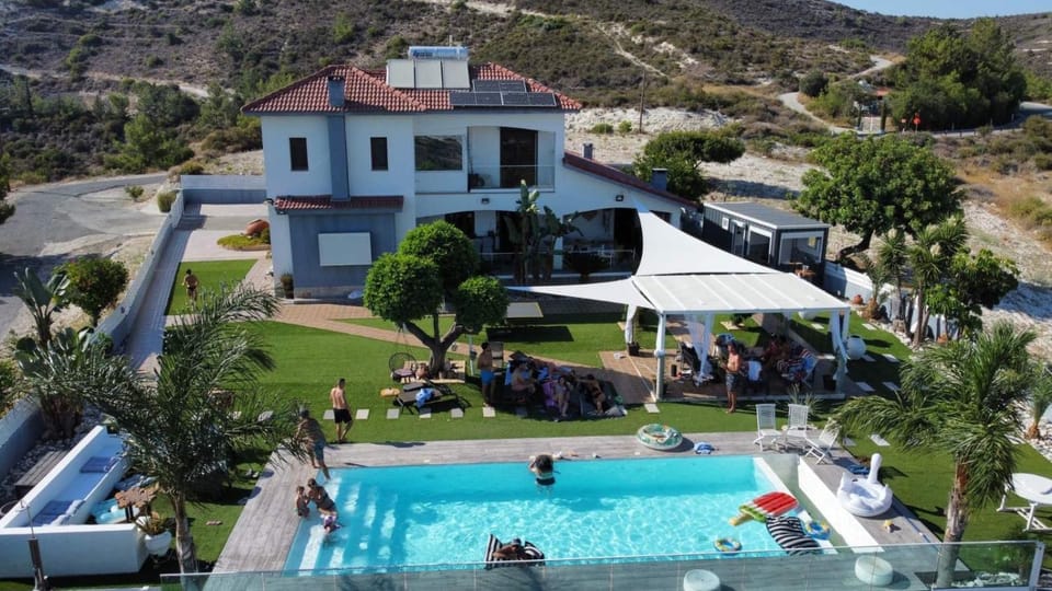 Property building, People, Natural landscape, Bird's eye view, Mountain view, Pool view, Swimming pool, Swimming pool