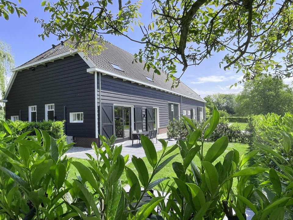 Property building, Garden, Balcony/Terrace