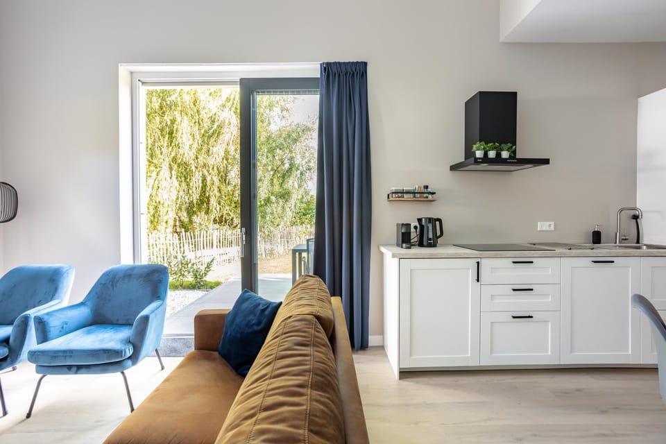 View (from property/room), Kitchen or kitchenette, Living room, Garden view, kitchen