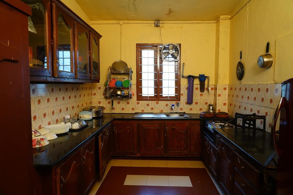 Kitchen or kitchenette, Communal kitchen