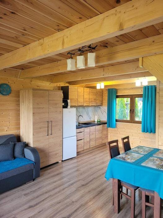 Domki Biała Perła posiada darmowe rowery, parking gratis ,wiata przy ognisku,boisko do piłki nożnej, boisko do siatkówki House in West Pomeranian Voivodeship, Poland