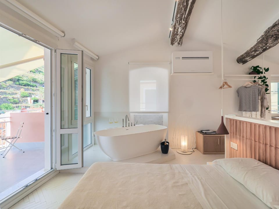 Dreamers Sea View - White and Green Apartment in Manarola