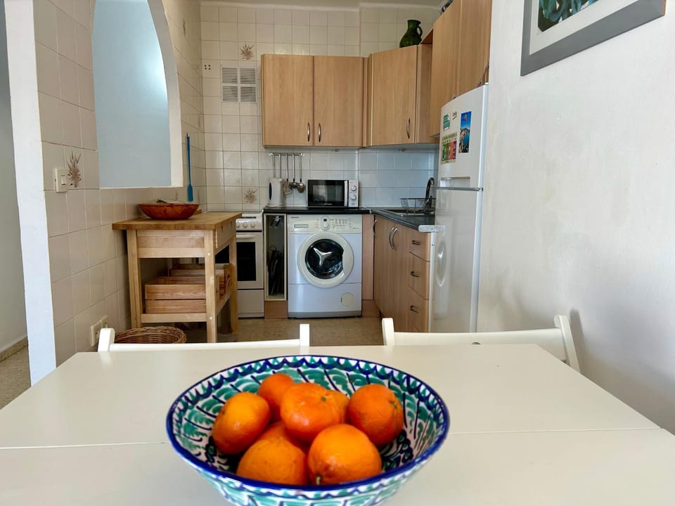 Kitchen or kitchenette, Dining area, minibar, pet friendly, stove, washing machine
