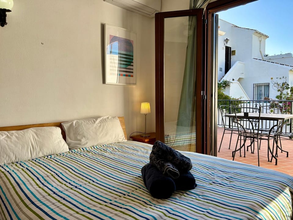 Patio, Bed, Balcony/Terrace, Bedroom
