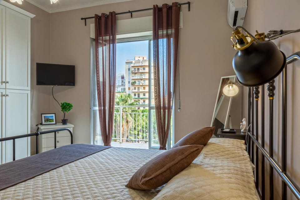 TV and multimedia, View (from property/room), Bedroom, Garden view
