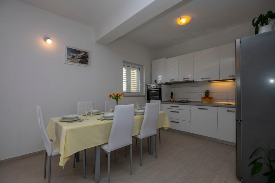 Apartment with big and free private parking Apartment in Makarska