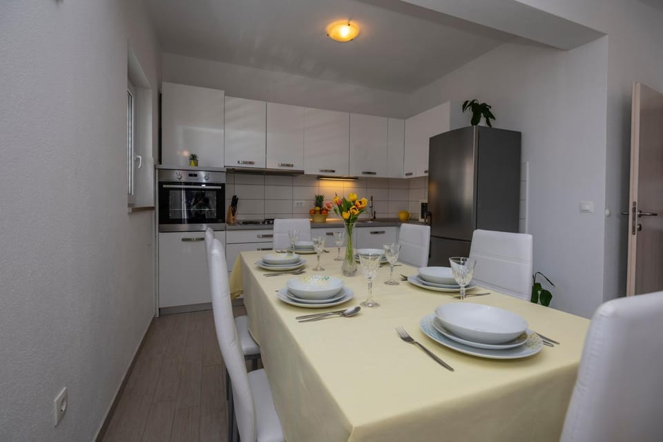 Apartment with big and free private parking Apartment in Makarska