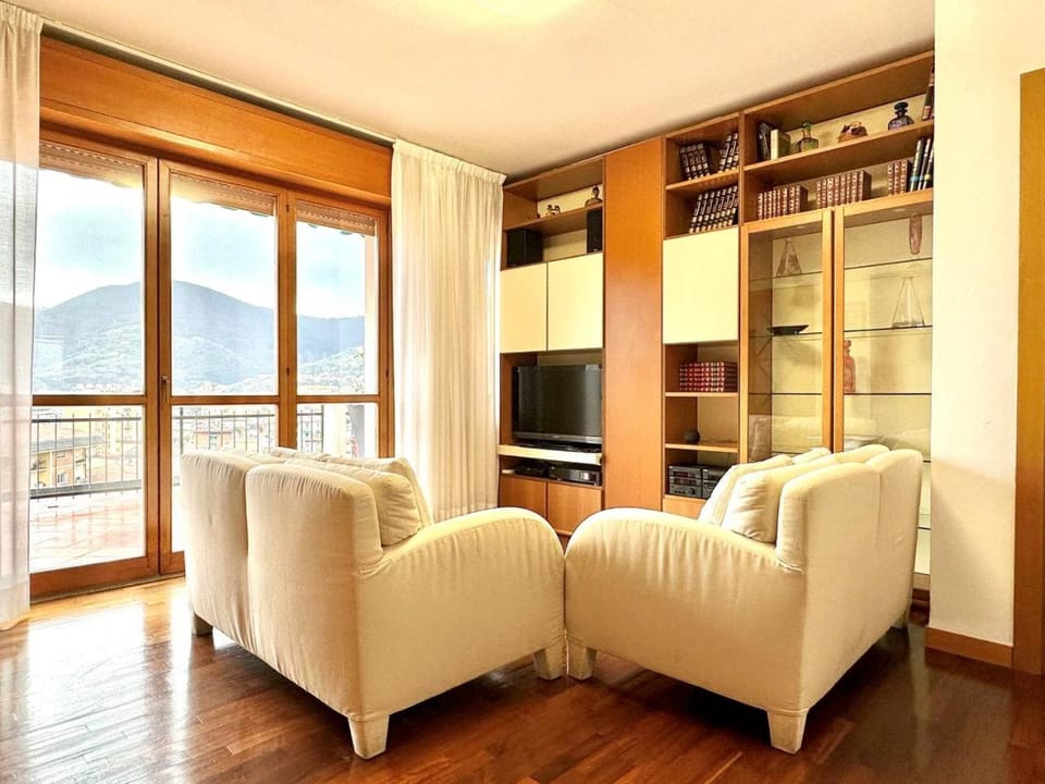 Communal lounge/ TV room, Living room, Seating area