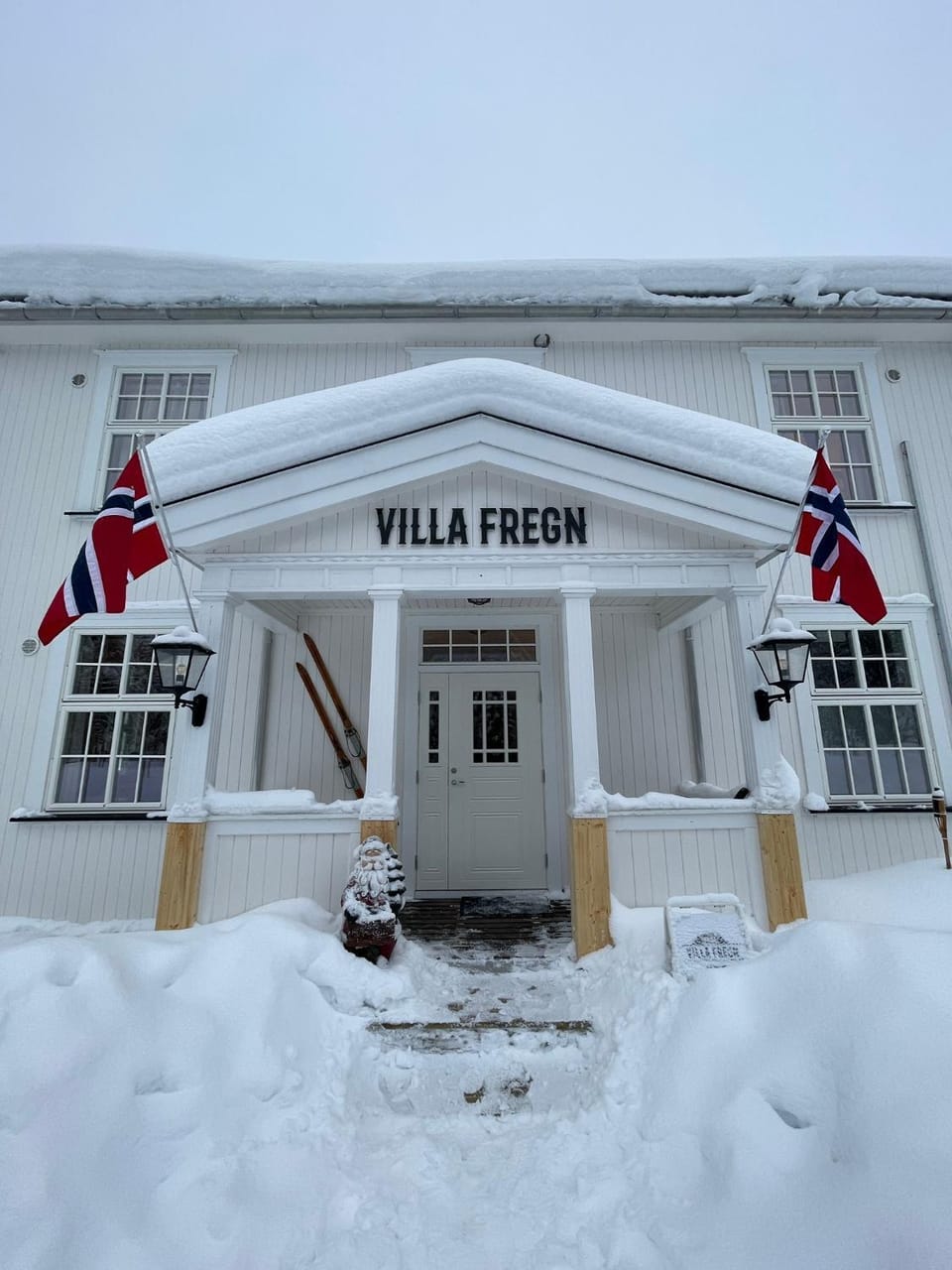 Property building, Facade/entrance, Winter