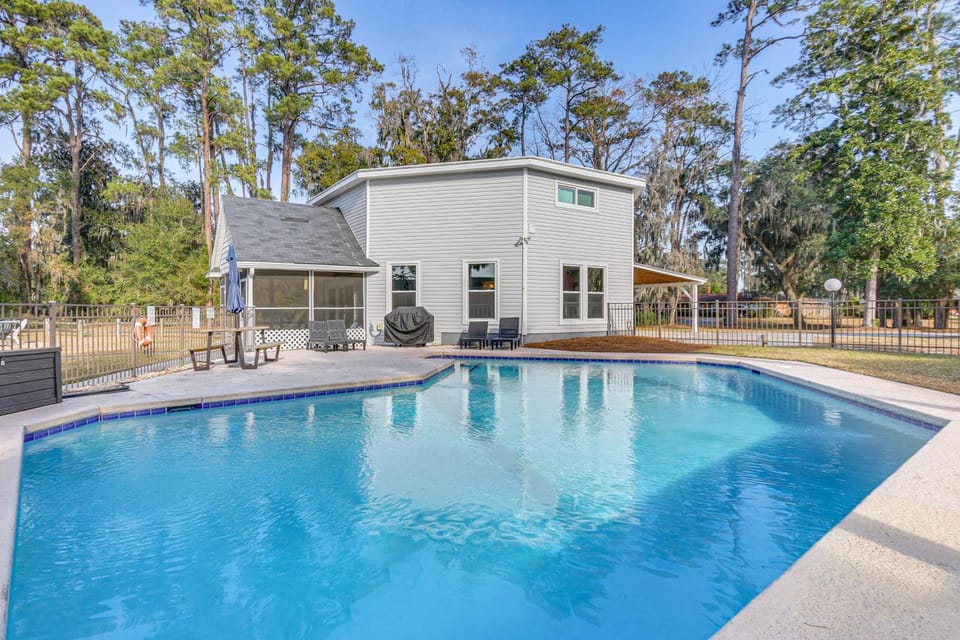 Riverfront Savannah Getaway w/ Pool & Dock! House in Jasper County