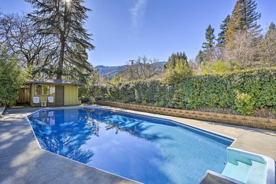 Woodsy Willow Creek Getaway w/ Pool & Deck! House in Willow Creek