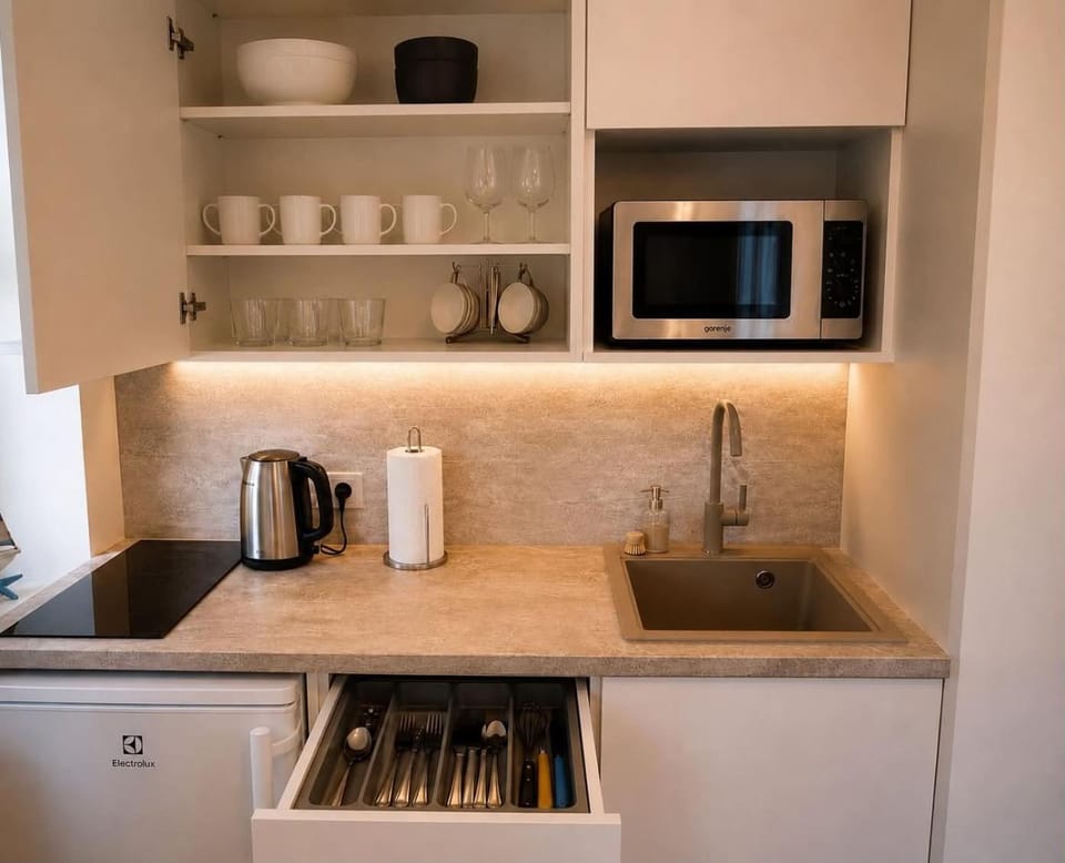 Kitchen or kitchenette