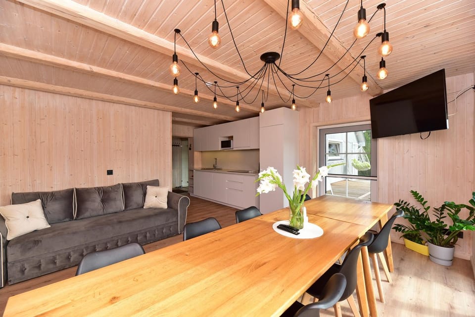 Communal lounge/ TV room, TV and multimedia, Living room, Dining area