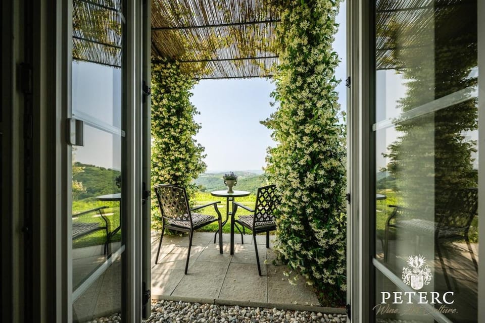 Natural landscape, View (from property/room), Balcony/Terrace