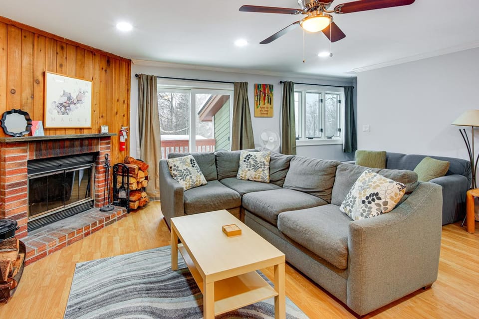 Primely Located Dover Escape < 1 Mi to Mt Snow! House in Dover