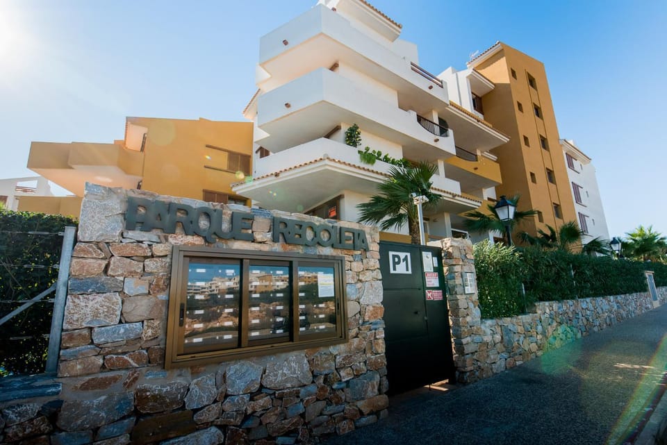 Property building, Facade/entrance